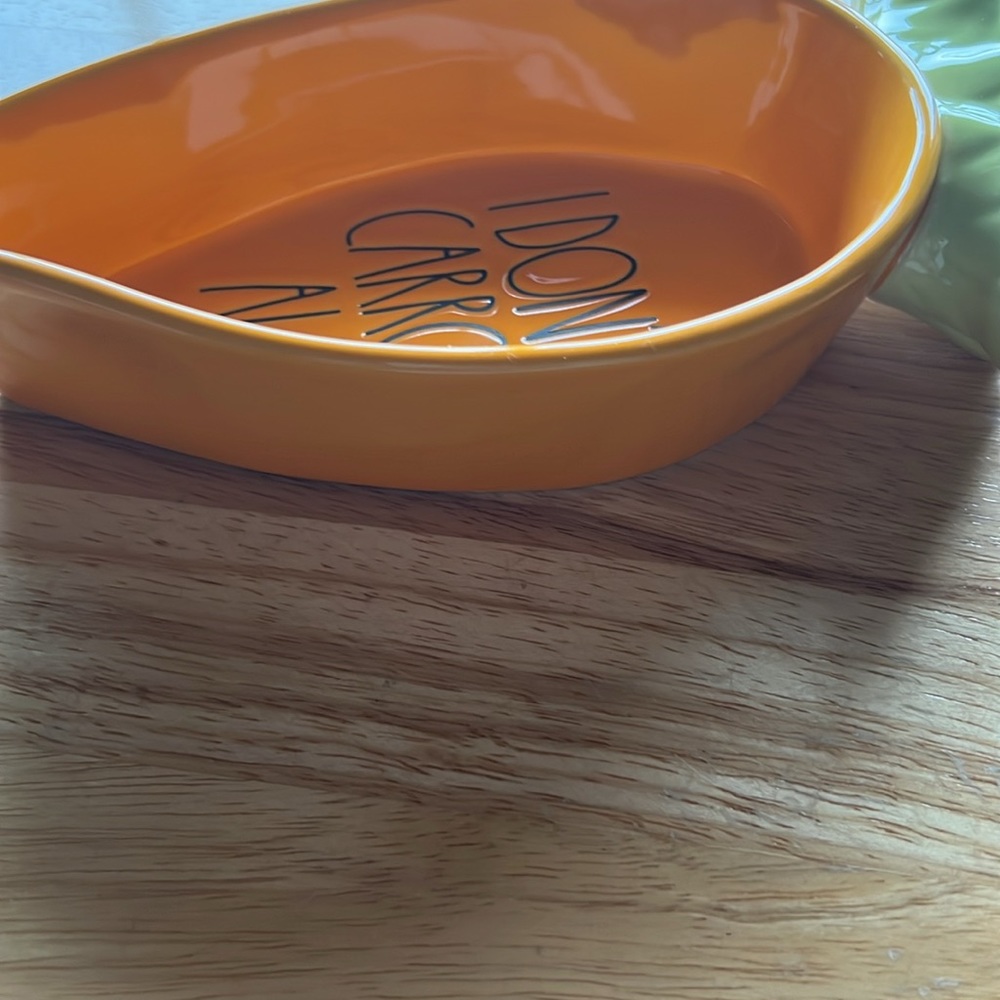 “EASTER SPECIAL FREE SHIPPING” NWT Rae Dunn “I Don’t Carrot All” ceramic dish - Picture 3 of 4